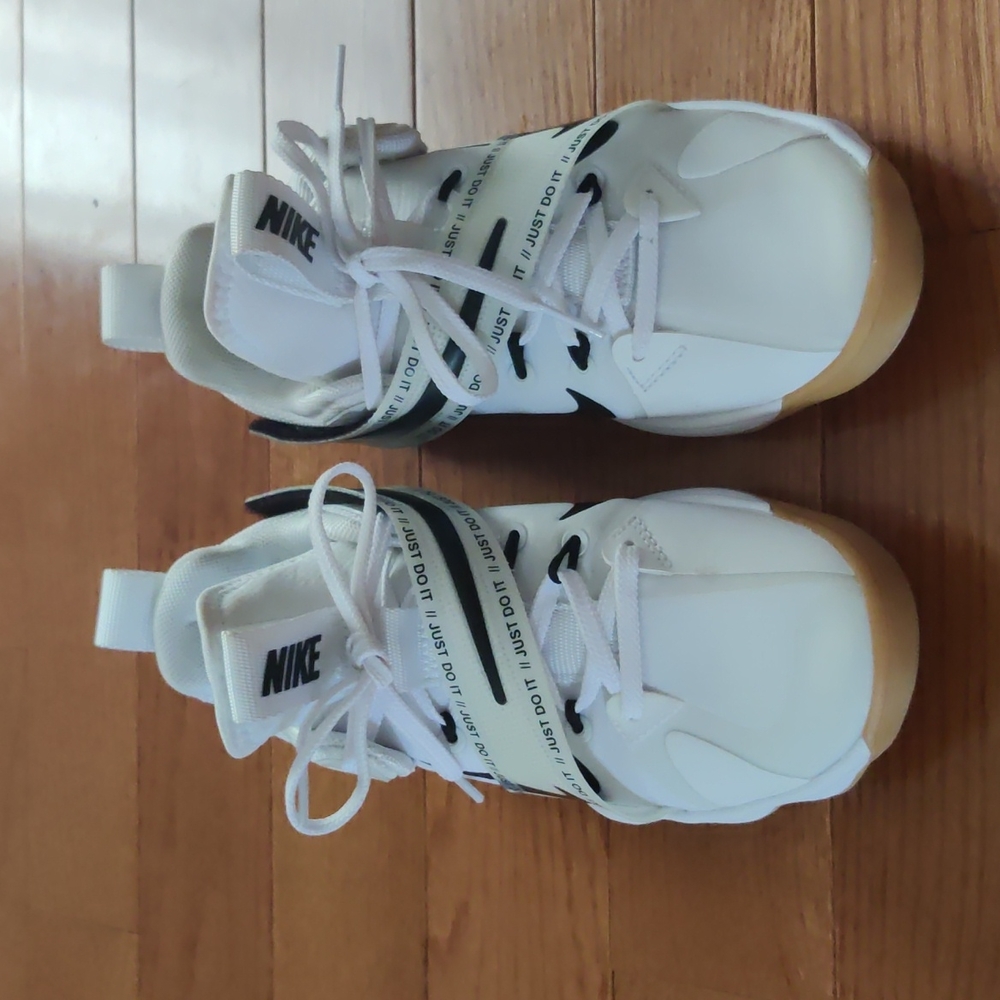 Trendy Nike girls sneakers - Picture 4 of 13